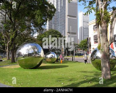 Singapur Singapur - 26 Februar 2016: Edelstahl Spiegelkugeln Baet Yeol Kuan in Kaiserin Ort Stockfoto