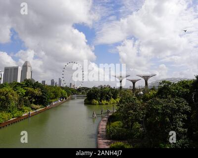 Singapur Singapur - 26 Februar 2016 Big Eye fairy Rad im Hafen von Singapur Stockfoto