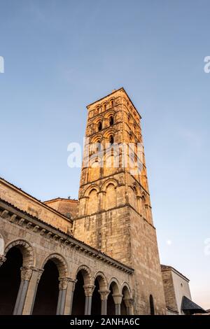 Iglesia de San Andrés, eine Kirche im Romantischen Stil aus dem 13. Jahrhundert, Segovia, Spanien Stockfoto