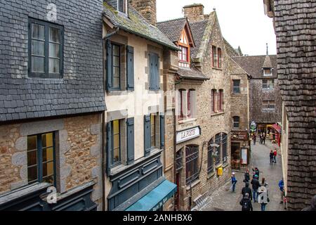 Gasse in Mont Saint Michel, Normandie, Frankreich Stockfoto