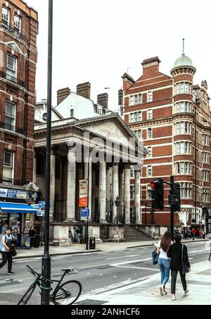 St. George's Kirche, Bloomsbury Way, Holborn, London WC 2, England, UK. Stockfoto