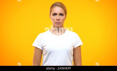 Schwere Dame suchen Kamera, weiblichen Rechte, innere Kraft, Stärke vertrauen Stockfoto