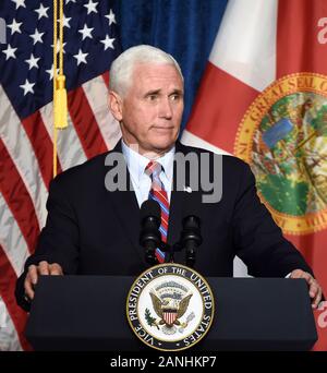 Kissimmee, USA. 16 Jan, 2020. U.S. Vice President Mike Pence spricht während einer Latinos für Trumpf-Kampagne Fall an der Nación de Fe Kirche. Credit: SOPA Images Limited/Alamy leben Nachrichten Stockfoto