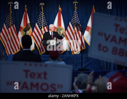 Kissimmee, USA. 16 Jan, 2020. U.S. Vice President Mike Pence spricht während einer Latinos für Trumpf-Kampagne Fall an der Nación de Fe Kirche. Credit: SOPA Images Limited/Alamy leben Nachrichten Stockfoto