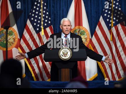 Kissimmee, USA. 16 Jan, 2020. U.S. Vice President Mike Pence spricht während einer Latinos für Trumpf-Kampagne Fall an der Nación de Fe Kirche. Credit: SOPA Images Limited/Alamy leben Nachrichten Stockfoto