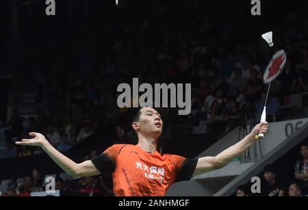 Jakarta, Indonesien. 17 Jan, 2020. Zhao Junpeng von China konkurriert bei der Men's singles Viertelfinalegleichen gegen Viktor Axelsen Dänemarks bei Indonesien Meister Badminton Turnier in Jakarta, Indonesien, Jan. 17, 2020 2020. Credit: Zulkarnain/Xinhua/Alamy leben Nachrichten Stockfoto