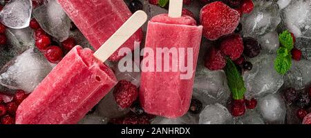 Hausgemachte Eis am Stiel Beere Stockfoto