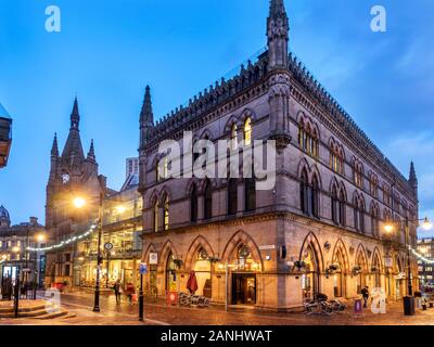 Der viktorianische Wolle Exchange Gebäude in der Dämmerung Bradford, West Yorkshire England Stockfoto