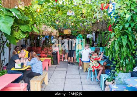 Miami, Florida - 2. Januar 2020: Restaurant/Bar In der Künstlerischen Nachbarschaft von Wynwood, Miami, Florida. Stockfoto