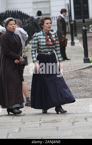 Howards End Tracey Ullman und Hayley Atwell Dreharbeiten in Islington 5/5/2017 (Bild © Jack Ludlam) Stockfoto