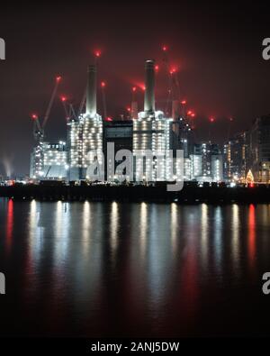 Battersea Power Station bei Nacht Stockfoto