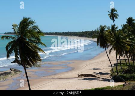 Hafen von Verlust/Alagoas/Brasilien. November, 29, 2019. Blick auf Porto de Pedras Stadt und Patacho Strand im Frühsommer. Stockfoto