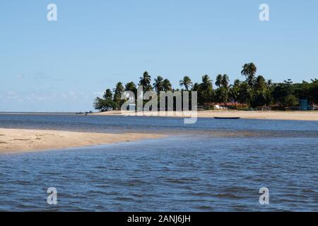 Hafen von Verlust/Alagoas/Brasilien. November, 29, 2019. Blick auf Porto de Pedras Stadt und Patacho Strand im Frühsommer. Stockfoto