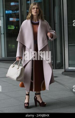 Rosamund Pike abgebildet in London, England (credit Bild © Jack Ludlam) Stockfoto