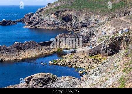 Kleiner Küstenfischerhafen an Der Pointe du Raz ibrettany, Frankreich Stockfoto