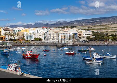 Fischerboote im Hafen von Playa San Juan, Teneriffa, Kanarische Inseln, Spanien Stockfoto