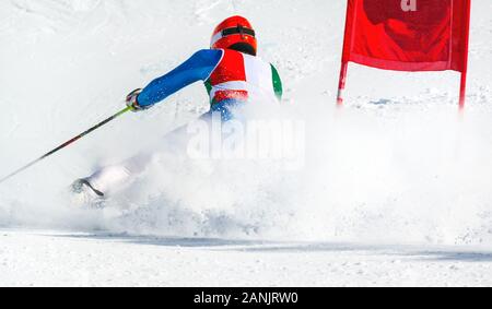 Athleten, die im Riesenslalom Wettbewerb Stockfoto