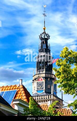 Grote oder Sint-Laurenskerk (Englisch: Super, oder St. Laurentius Kirche) ist ein Wahrzeichen ehemals Evangelische Kirche in Alkmaar, Niederlande Stockfoto