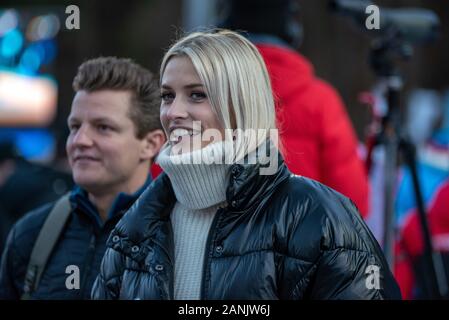 Ruhpolding, Deutschland. 17 Jan, 2020. Lena Gercke Modell bei den IBU Weltcup Biathlon, Frauen 4x6 km Staffel in der Chiemgau Arena am 17 Januar, 2020 in Ruhpolding, Deutschland. (Foto: Horst Ettensberger/ESPA-Bilder) Credit: ESPA/Alamy leben Nachrichten Stockfoto