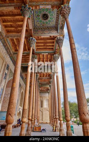 Obergrenze der Bolo Bolo Hauz Hovuz Moschee oder Moschee, Buchara, Usbekistan, in Zentralasien Stockfoto