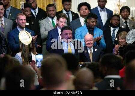 Ed Orgeron, Head Coach der Louisiana State University Tiger, liefert der Erläuterungen im East Room des Weißen Hauses in Washington D.C., USA, als Präsidenten der Vereinigten Staaten Donald J. Trumpf hosts ein Ereignis feiern Meisterschaft am Freitag, 17. Januar 2020. Die Tiger waren 2019 College Football National Champions nach dem Sieg über Clemson im Meisterschaftspiel am 13. Januar 2020 genannt. Credit: Stefani Reynolds/CNP/MediaPunch Stockfoto