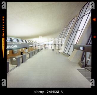 Hauptterminal Interieur, entworfen von Eero Saarinen, Dulles International Airport, Chantilly, Virginia, USA, Fotografie von Balthazar Korab, 1962 Stockfoto