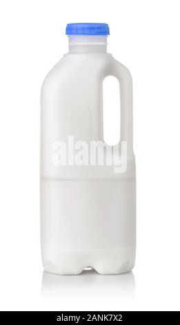 Seitliche Sicht auf einen Liter Milch aus Kunststoff Flasche isoliert auf weißem Stockfoto