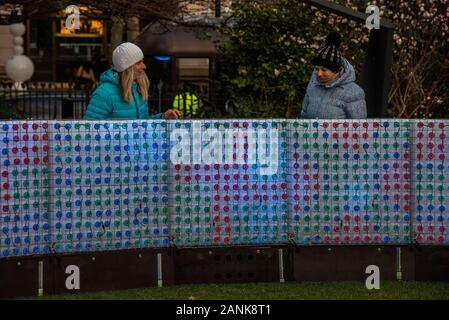 Canary Wharf, London, Großbritannien. 17. Jan 2020. Winter Lights kehrt für ein sechstes Jahr zu Canary Wharf mit über 25 Installationen. Es zeigt Licht Kunst und interaktiven Installationen, die durch einige der innovativsten Künstler auf der ganzen Welt im Licht Kunst heute arbeiten. Credit: Guy Bell/Alamy leben Nachrichten Stockfoto