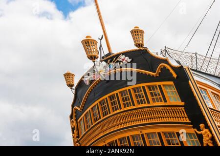 Vom 9. Juni 2015 Das Heck mit Offizieren Viertel der alten Segelschiff HMS Victory. Berühmt für Lord Nelsons Sieg bei Trafalgar das antike Schiff h Stockfoto