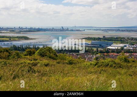 Vom 6. Juni 2015 und das ist ein Blick auf das Wattenmeer in Portsmouth mit der Ebbe. Dutzende von Craft sind gestrandet, bis die Flut kommt wieder. Die Spin Stockfoto