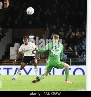 London, Großbritannien. 17 Jan, 2020. Ivan Cavaleiro von Fulham hat einen Schuß auf Ziel gehen Sie über die Bar während der efl Sky Bet Championship Match zwischen Fulham und Middlesbrough im Craven Cottage, London, England am 17. Januar 2020. Foto von Ken Funken. Nur die redaktionelle Nutzung, eine Lizenz für die gewerbliche Nutzung erforderlich. Keine Verwendung in Wetten, Spiele oder einer einzelnen Verein/Liga/player Publikationen. Credit: UK Sport Pics Ltd/Alamy leben Nachrichten Stockfoto