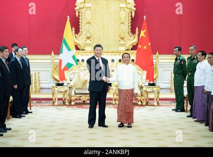 Nay Pyi Taw, Myanmar. 17 Jan, 2020. Der chinesische Präsident Xi Jinping Gespräche mit Myanmar Präsident U Win Myint in Nay Pyi Taw, Myanmar, Jan. 17, 2020. Credit: Xie Huanchi/Xinhua/Alamy leben Nachrichten Stockfoto