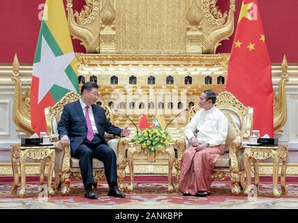 Nay Pyi Taw, Myanmar. 17 Jan, 2020. Der chinesische Präsident Xi Jinping Gespräche mit Myanmar Präsident U Win Myint in Nay Pyi Taw, Myanmar, Jan. 17, 2020. Credit: Xie Huanchi/Xinhua/Alamy leben Nachrichten Stockfoto