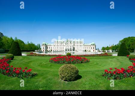 Wien, Österreich - 21 April, 2018: das Schloss Belvedere und Garten in Wien, Österreich. historischen Gebäudekomplex der barocken Palästen der Oberen und Unteren Stockfoto