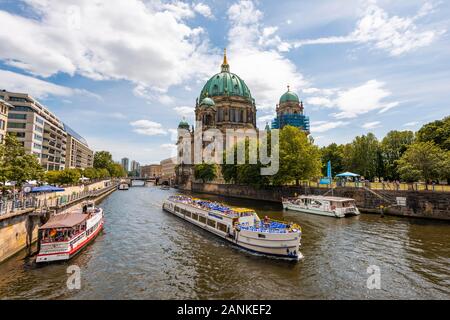 Berliner Dom am Ufer der Spree, Berlin, Deutschland Stockfoto