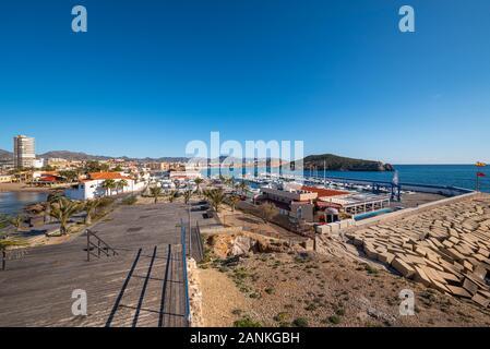 Puerto Deportivo Marina in Puerto de Mazarron, Murcia, Costa Calida, Spanien, EU. Von der Promenade am Mirador Cabezo De La Reya Observation Deck gesehen Stockfoto