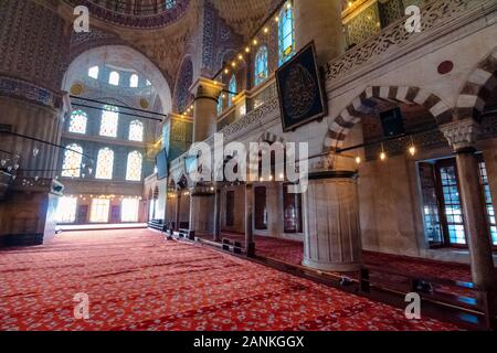 Istanbul, Türkei - 18 Aug, 2015: im Inneren der Blauen Moschee auch bekannt als Sultan Ahmed. Funktionsweise Moschee ist ein beliebtes Reiseziel Stockfoto