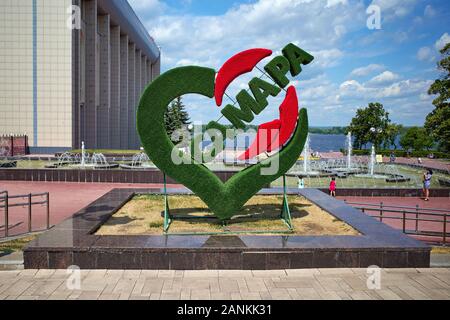 Samara, Russland - Apr 11,2019: Stadt Zeichen auf der Samara Damm, eine lange Fußgängerzone entlang dem linken Ufer der Wolga, der größten in R Stockfoto