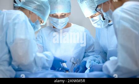 Chirurgische OP-Team der Thoraxchirurgie in der modernen Krankenhaus, Gesundheit Stockfoto