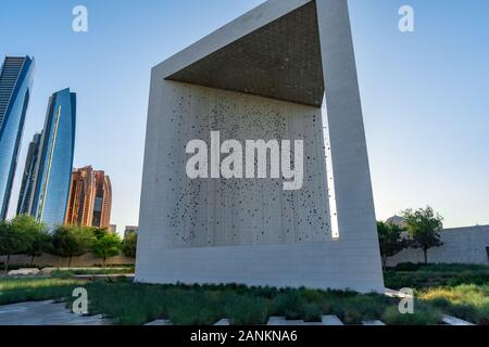 Das Denkmal Des Gründers - Bild von Scheich Zayed bin Sultan Al Nahyan Gründer der Vereinigten Arabischen Emirate Al Etihad Towers Stockfoto