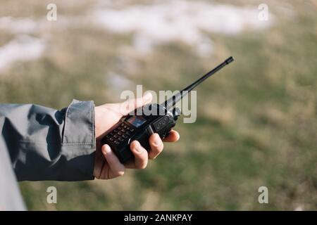 Nahaufnahme eines mans hand GMRS Stockfoto