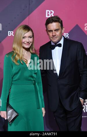 Sebastian BEZZEL (Schauspieler) mit seiner Frau Johanna Christine GEHLEN (Schauspielerin). 41. Bayerischen Filmpreis 2019 - Roter Teppich, roter Teppich, am 17. Januar 2019 im Prinzregententheater in München. | Verwendung weltweit Stockfoto