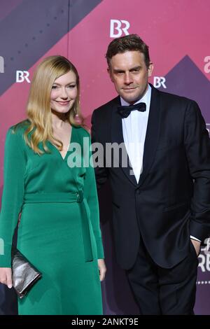 Sebastian BEZZEL (Schauspieler) mit seiner Frau Johanna Christine GEHLEN (Schauspielerin). 41. Bayerischen Filmpreis 2019 - Roter Teppich, roter Teppich, am 17. Januar 2019 im Prinzregententheater in München. | Verwendung weltweit Stockfoto