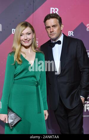 Sebastian BEZZEL (Schauspieler) mit seiner Frau Johanna Christine GEHLEN (Schauspielerin). 41. Bayerischen Filmpreis 2019 - Roter Teppich, roter Teppich, am 17. Januar 2019 im Prinzregententheater in München. | Verwendung weltweit Stockfoto