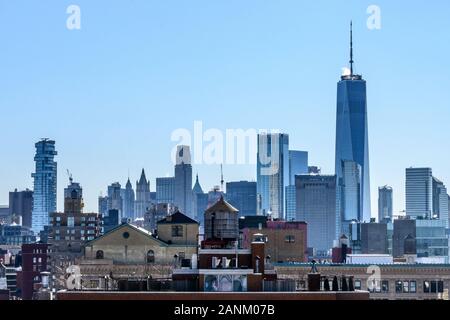 New York, USA, 17. Januar 2020. Lower Manhattan Dächer vor der Skyline von New York City in einem klaren Tag Winter. Credit: Enrique Ufer/Alamy St Stockfoto