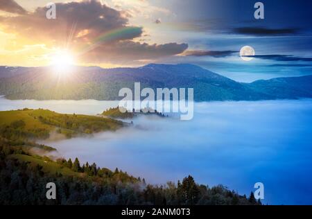 Zeit ändern Konzept mit Sonne und Mond über bergige Landschaft. Tal voller steigende Nebel. grünes Laub auf den Bäumen. Wunderbare Natur Landschaft in sp Stockfoto