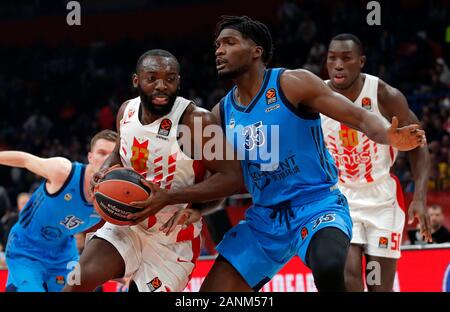 Belgrad, Serbien. 17 Jan, 2020. Von Crvena Zvezda Charles Jenkins (L) Mias mit Alba Berlin Landry Nnoko während der regulären Saison Runde 20 Der 2019/2020 Euroleague basketball Match zwischen Crvena Zvezda und Alba Berlin in Belgrad, Serbien, Jan. 17, 2020. Credit: Predrag Milosavljevic/Xinhua/Alamy leben Nachrichten Stockfoto