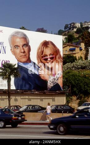 Hinweistafel auf dem Sunset Strip in Los Angeles für den Film Haushüter Suche mit Steve Martin und Goldie Hawn im Jahre 1992. Stockfoto