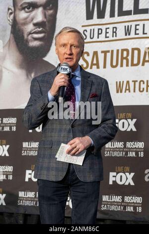 Philadelphia, Pennsylvania, USA. 17 Jan, 2020. Legendären Ring Ansager, JIMMY LENNON JR. Im Premier Boxing Champions vor Kampf wiegen-in am Liacouras Center in Philadelphia Pa Credit: Ricky Fitchett/ZUMA Draht/Alamy leben Nachrichten Stockfoto