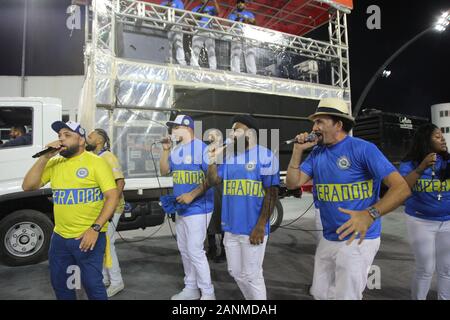 Sao Paulo, Brasilien. 17 Jan, 2020. Januar 17, 2020: Mitglieder der Imperador do Ipiranga Samba Schule an der Generalprobe für die bevorstehende Sao Paulo Karneval 2020 nehmen, am Anhembi Sambadrome. Die Paraden findet am 21. Februar und 22. (Bild: © Paulo Lopes/ZUMA Draht) Credit: ZUMA Press, Inc./Alamy leben Nachrichten Stockfoto